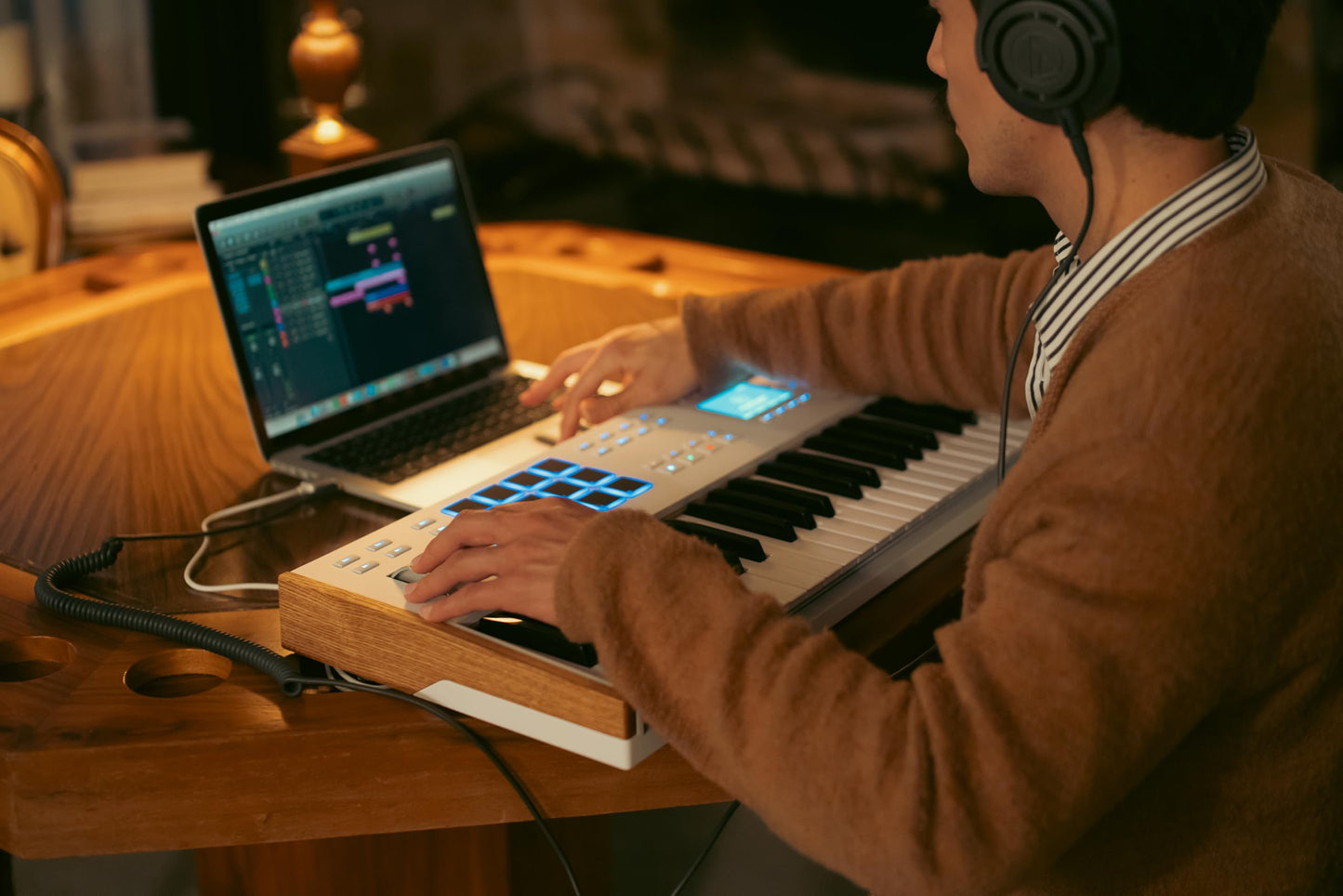 Arturia KeyLab 61 mk3, MIDI controller, white, includes software.